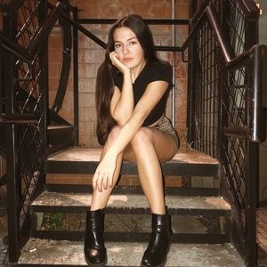 Meet your Posher, Charlotte